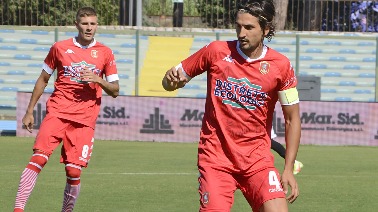 Il capitano del Grosseto dà la carica ai suoi in vista dell’inizio della stagione e del derby con il Livorno