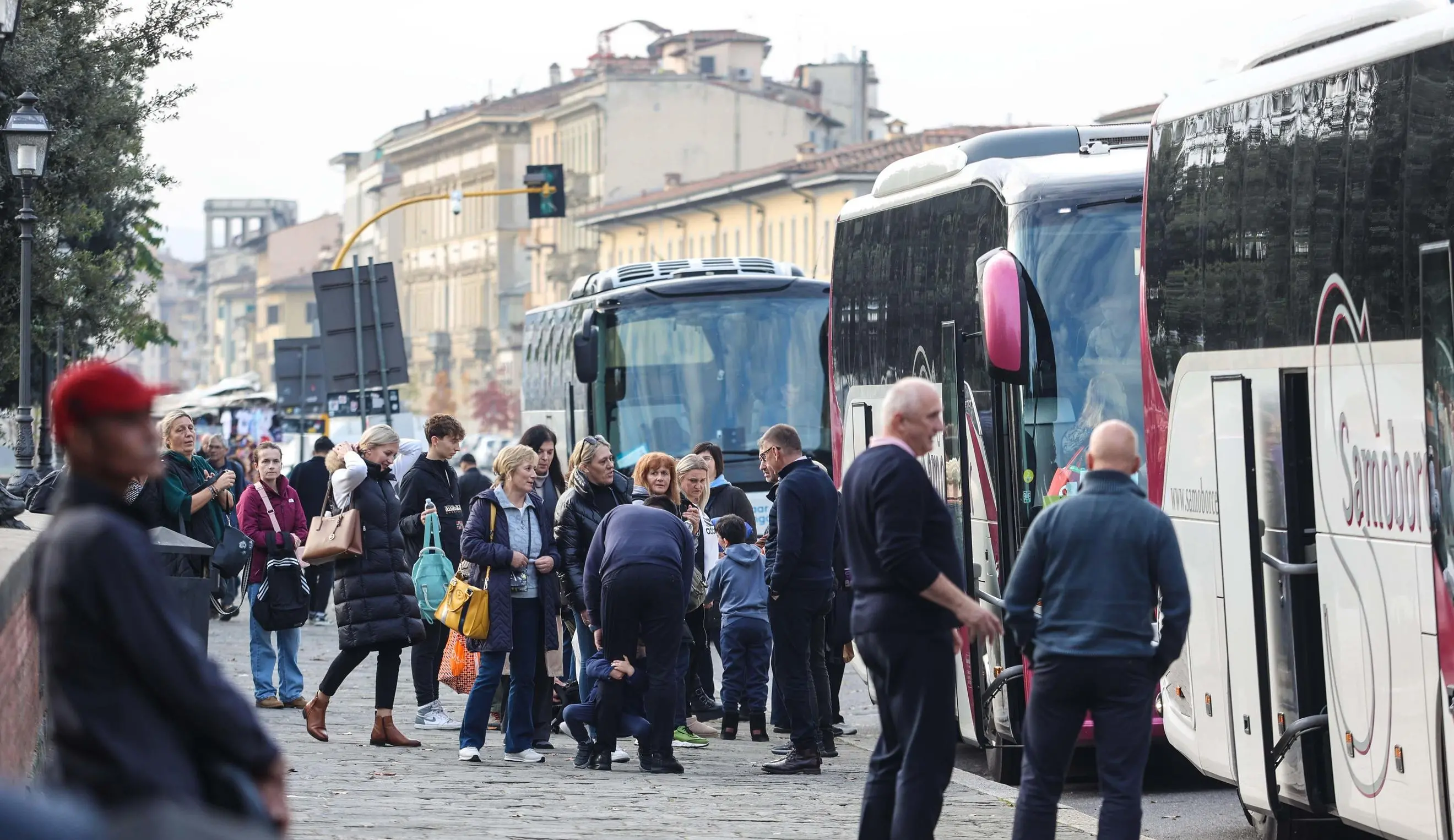 Bus turistici, la svolta. L’ultimatum del Comune ai furbetti della Ztl: "Controlli a raffica"