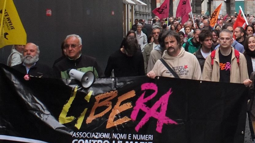 Distribuzione di biscotti Libera Terra per 5000 bambini delle scuole fiorentine. Iniziativa di Siaf per sostenere l'associazione e sensibilizzare sui temi sociali.