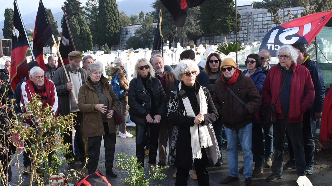 Licia Pinelli riposa con il marito. La cerimonia anarchica a Turigliano