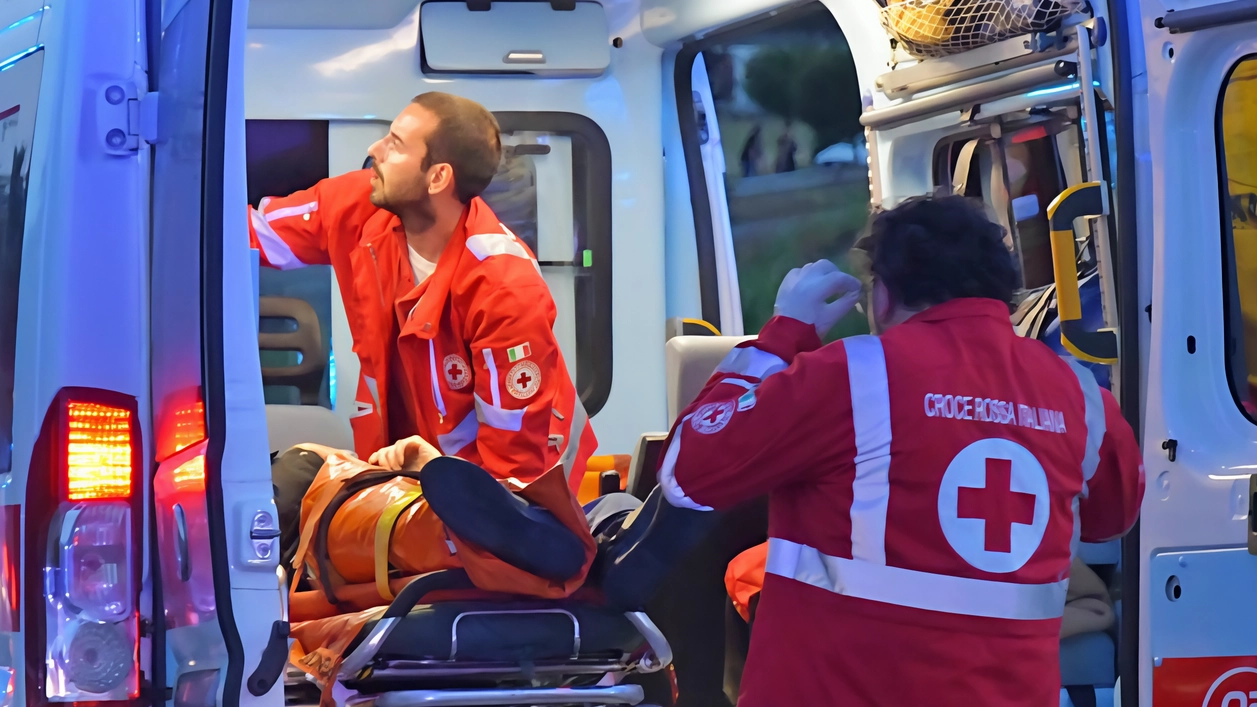 Una donna di 72 anni è stata investita dal tram a Firenze, riportando gravi traumi ma non in pericolo di vita. Le circostanze dell'incidente sono ancora da chiarire.