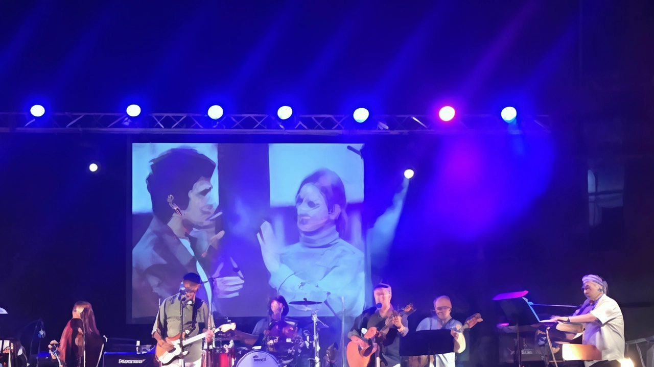 Una serata sotto le stelle alla Filanda di Aulla, davanti al palco di via Cerri, per ascoltare la musica del...