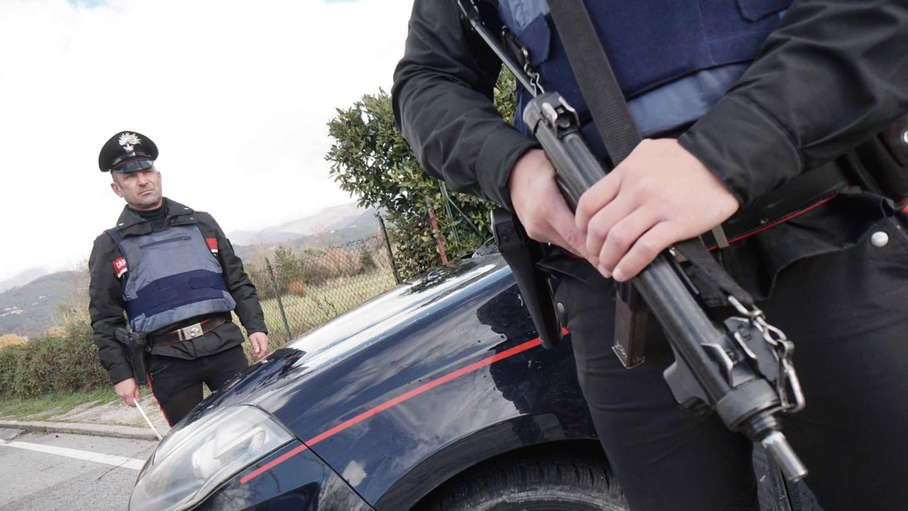 L'intervento dei carabinieri (Acerboni/FotoCastellani