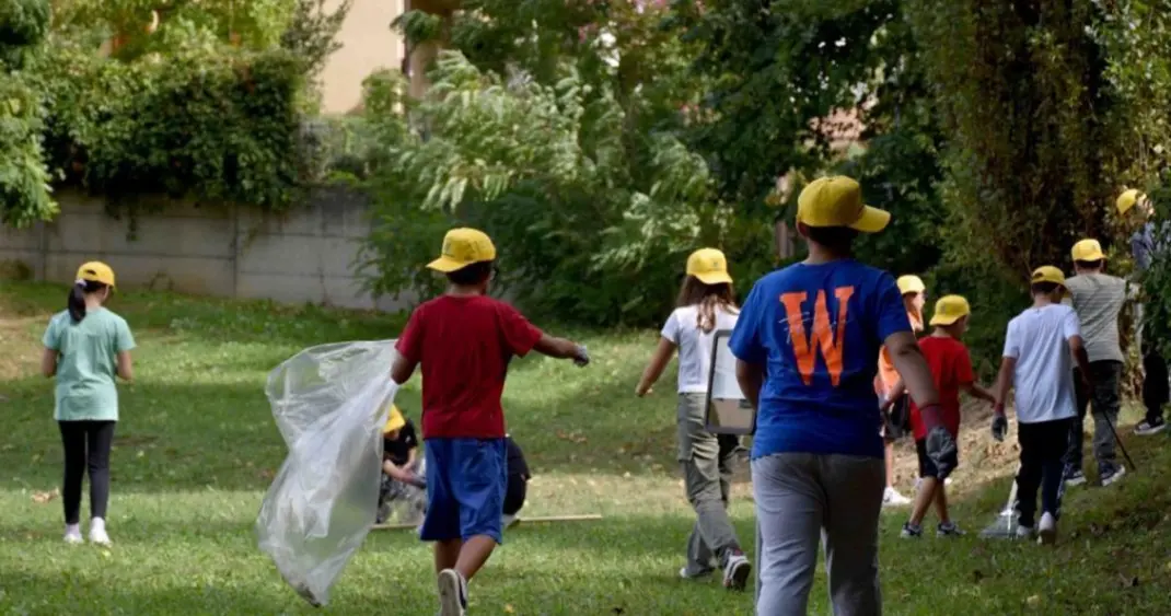 ‘Puliamo il mondo’ arriva a Fiesole: volontari in azione sullo spazio lungo il Mugnone