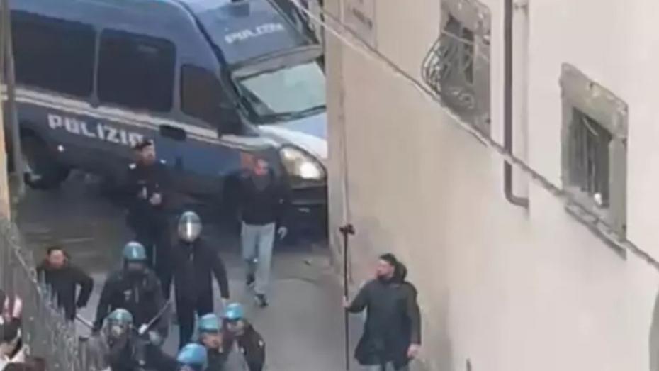 Scontri con la polizia al corteo di Pisa, avviso di garanzia per tredici manifestanti