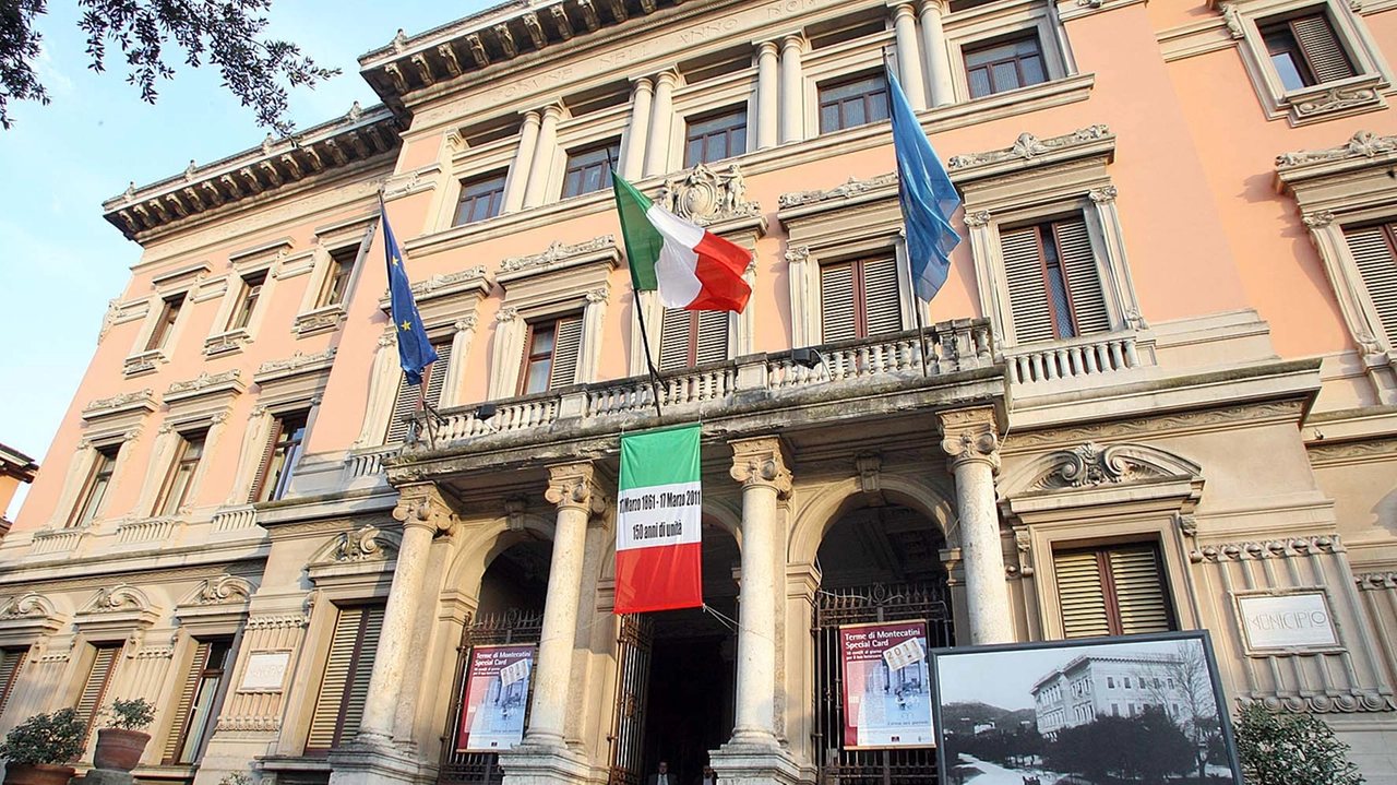 Il palazzo del Comune in viale Verdi