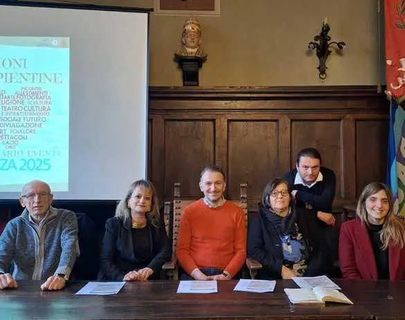 Pienza, cartellone delle attività culturali. Si svela la tavola di Pietro Lorenzetti