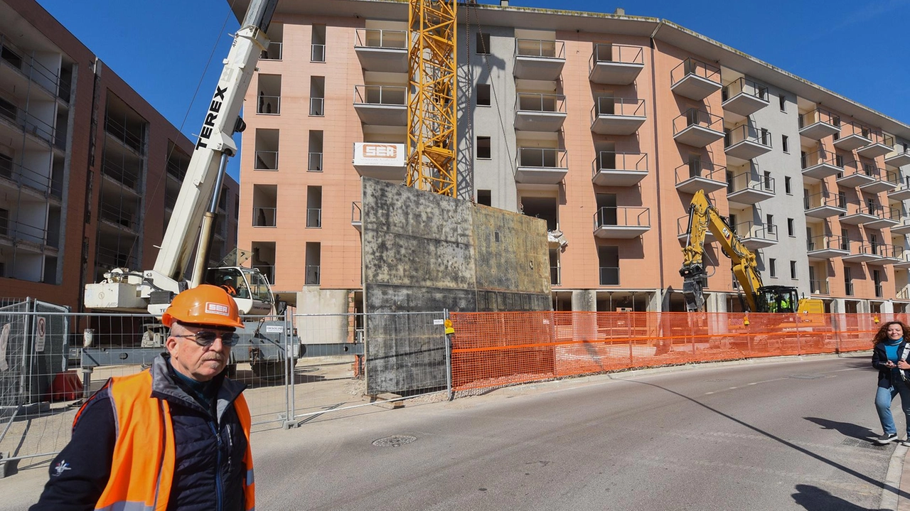 Ponte San Giovanni, in un primo momento prevista la demolizione parziale. Ora si è scoperto che è necessaria un’azione radicale, ma bisogna trovare fondi.