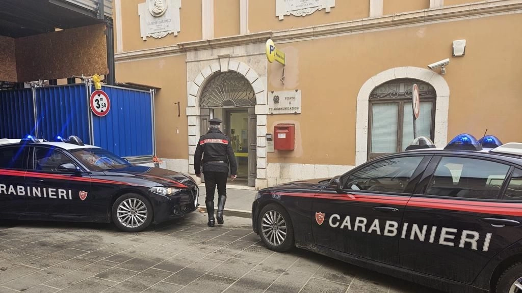 Intervenuti i Carabinieri, che hanno arrestato l'uomo