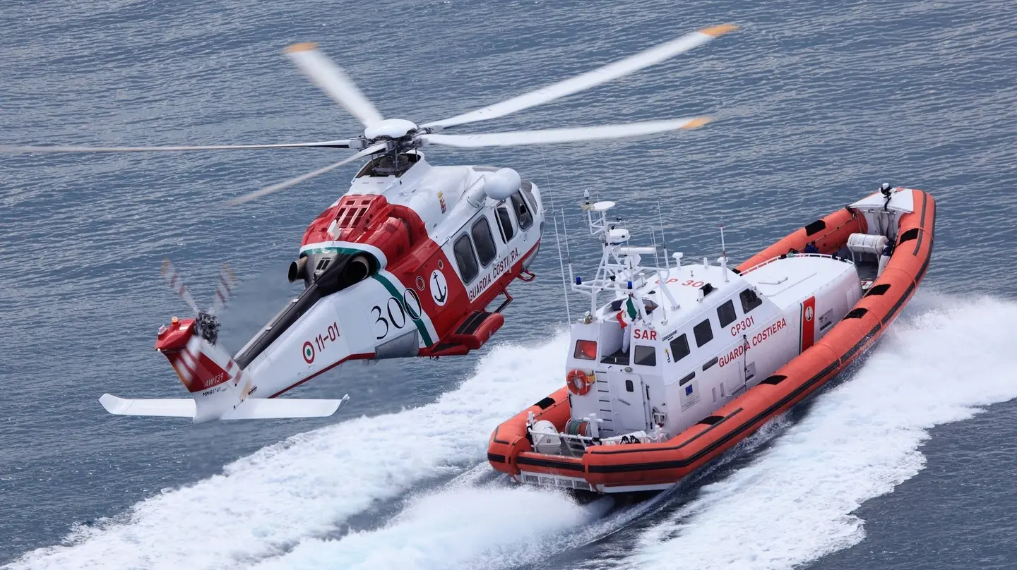 Ragazzo disperso in mare, paura all’Elba: ritrovato dopo molte ore in ipotermia. Drammatiche ricerche