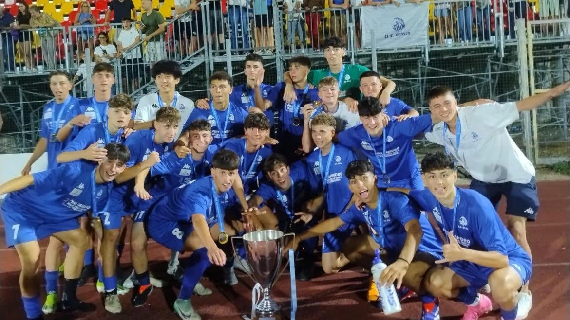 La squadra dell’Us Affrico che si è laureata campione d’Italia nella categoria Allievi dilettanti