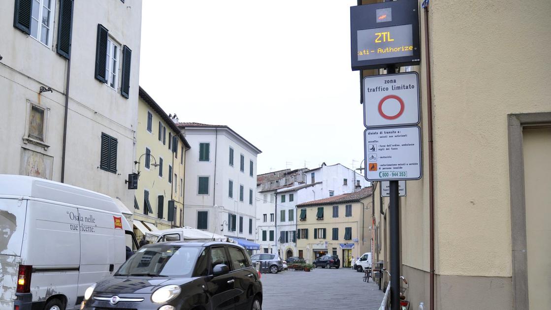 Ztl Lucca, ecco il giro di vite: entro un mese via alle nuove telecamere