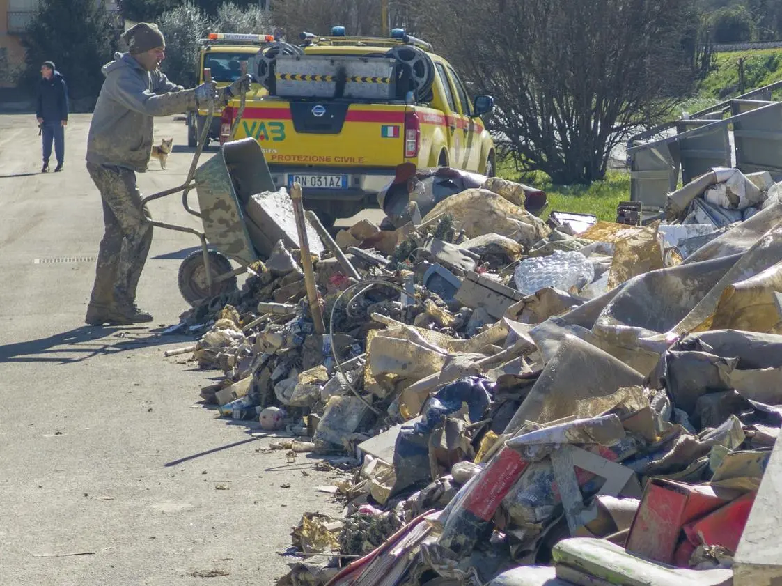 Poca pioggia e sospiri di sollievo. Ma oggi resta l’allerta arancione. Parchi e cimiteri chiusi fino alle 14