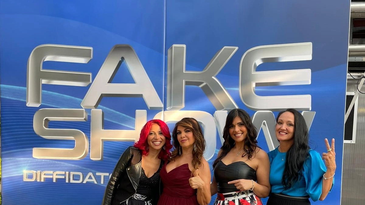 Sonia Sox con Cristina D'Avena al programma "Fake Show"