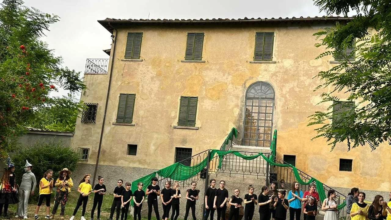 Il gruppo dei giovanissimi attori della compagnia Passi di Luce, alla Casa della Memoria Garibaldi interpreti de “Il Mago di Oz”