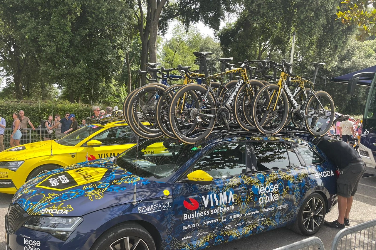 L'ammiraglia della Visma Lease A Bike, la squadra di Vingegaard e Van Aert