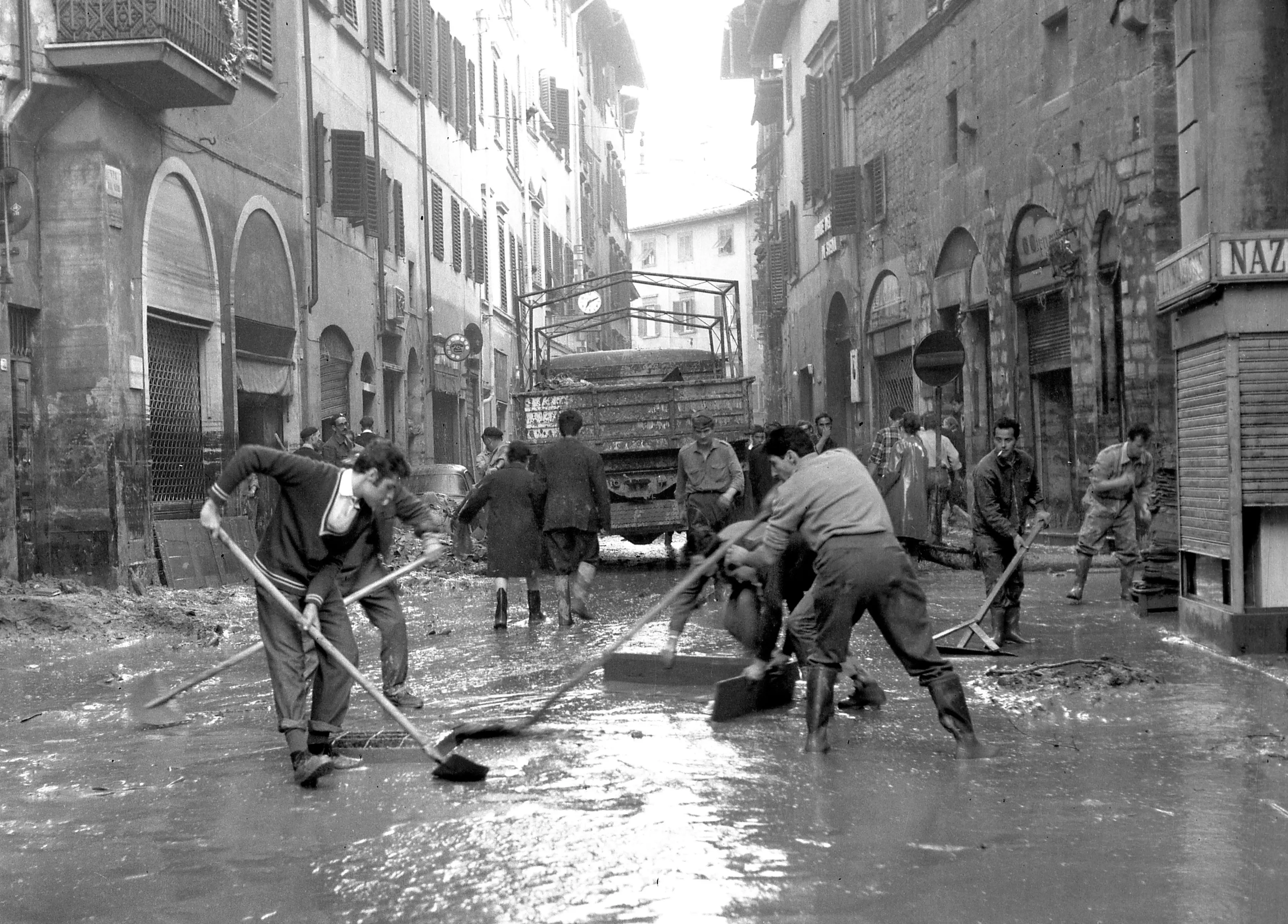 4 novembre 1966: 58 anni fa la devastante alluvione che sommerse Firenze