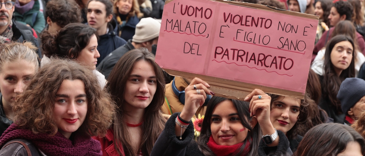 Da Firenze si è alzato un coro di voci diverse ma unite per dire “No”, per chiedere che di metta un punto fermo a qualsiasi forma di discriminazione di genere, di oppressione e di prevaricazione