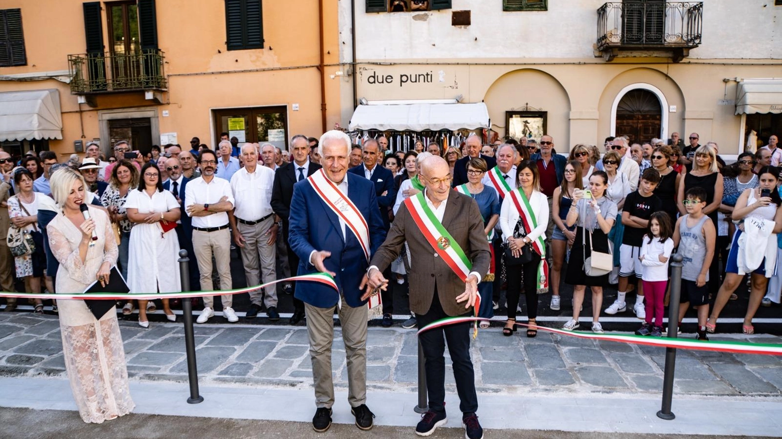 La nuova piazza Jean Varraud. Ieri la grande inaugurazione