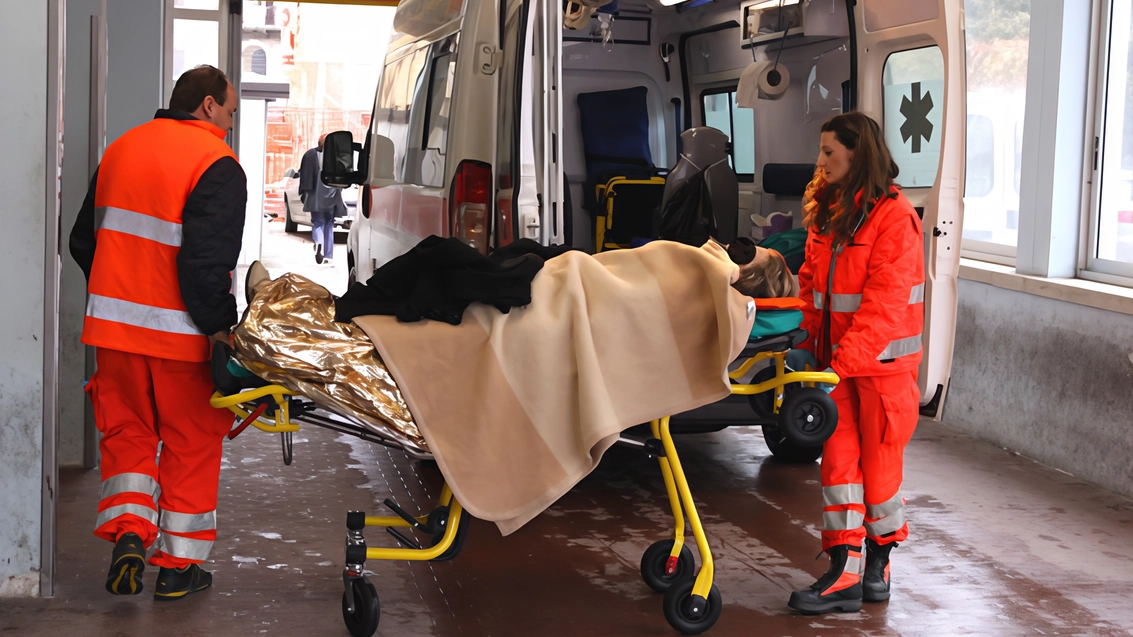 Scontro tra auto e bici. Grave ciclista di 46 anni