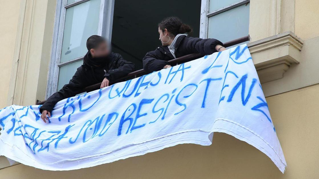 Occupato il Pascoli, lettera alla preside. Gli studenti attaccano: "Clima pesante"