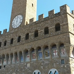 22 febbraio, è il compleanno di Palazzo Vecchio. La posa della prima pietra nel 1299