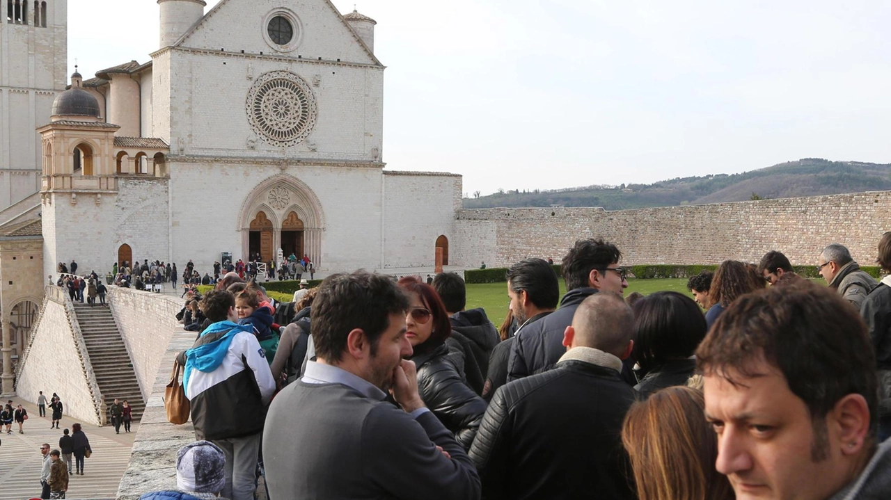 Il flusso di turisti e pellegrini previsto nei prossimi mesi è al centro dell’attenzione ad Assisi