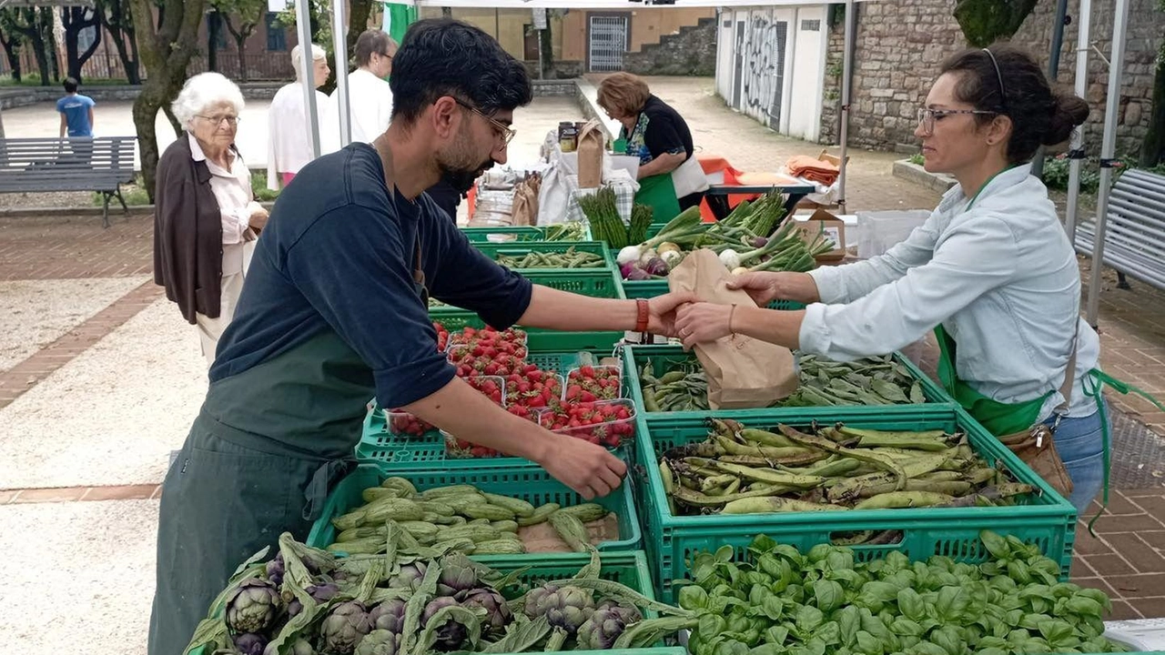 Il mercatino della Cia in piazza Puletti