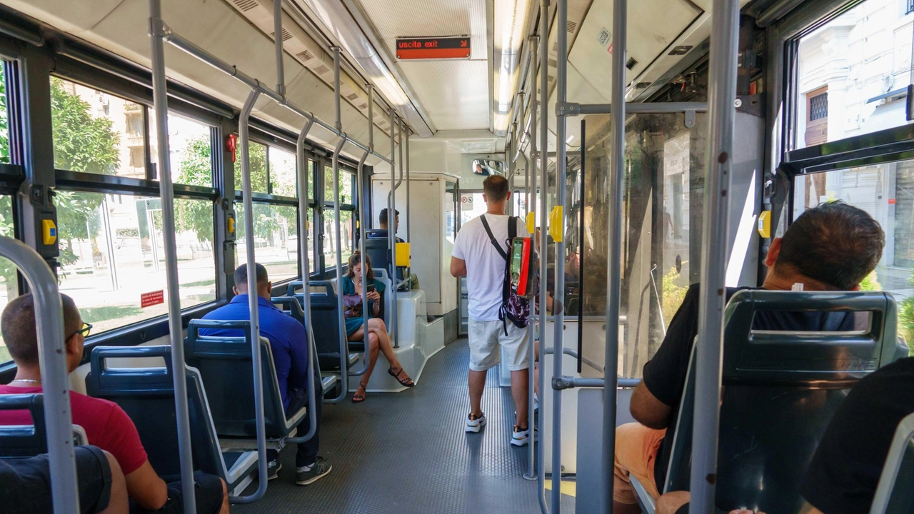 L’interno di un autobus in una foto d’archivio