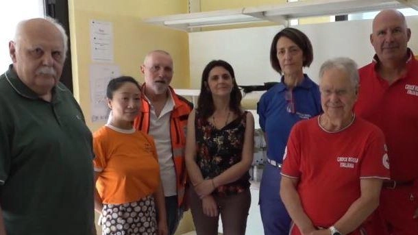 Dentro all’Emporio della solidarietà sono presenti Croce Rossa Italiana, Pubblica Assistenza, Caritas, parrocchie e Comune di Pescia