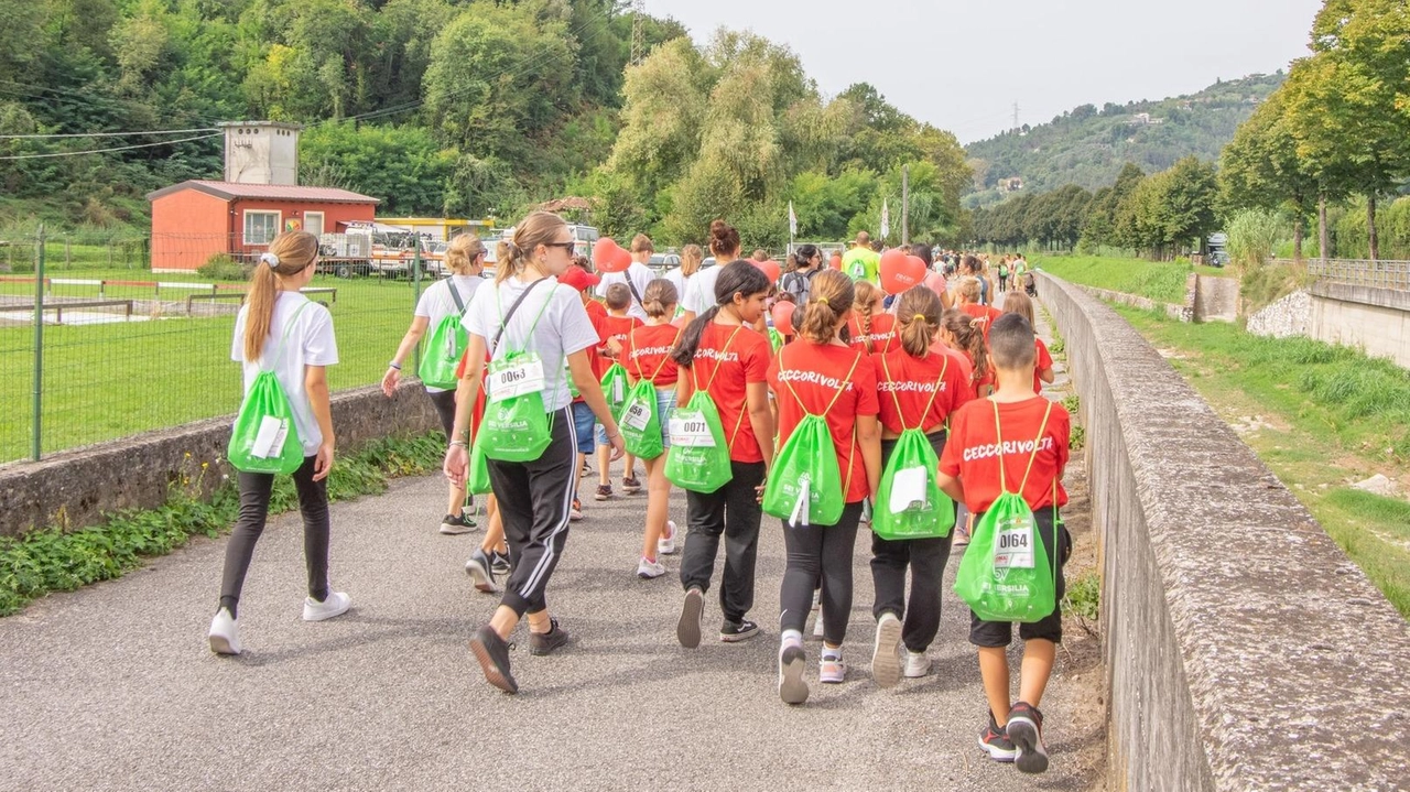 Un gruppo di ragazzi sulle via dei Pellegrini in una delle passate edizioni della rassegna ’FrancigenAmica’