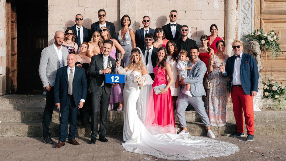 Affari Tuoi, la concorrente si sposa e i pacchisti arrivano da tutta Italia per fare festa