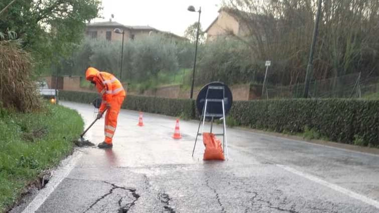 La piena sull’Elsa nel fondovalle di Cusona è passata lenta, per fortuna senza causare esondazioni. Con l’allerta meteo...