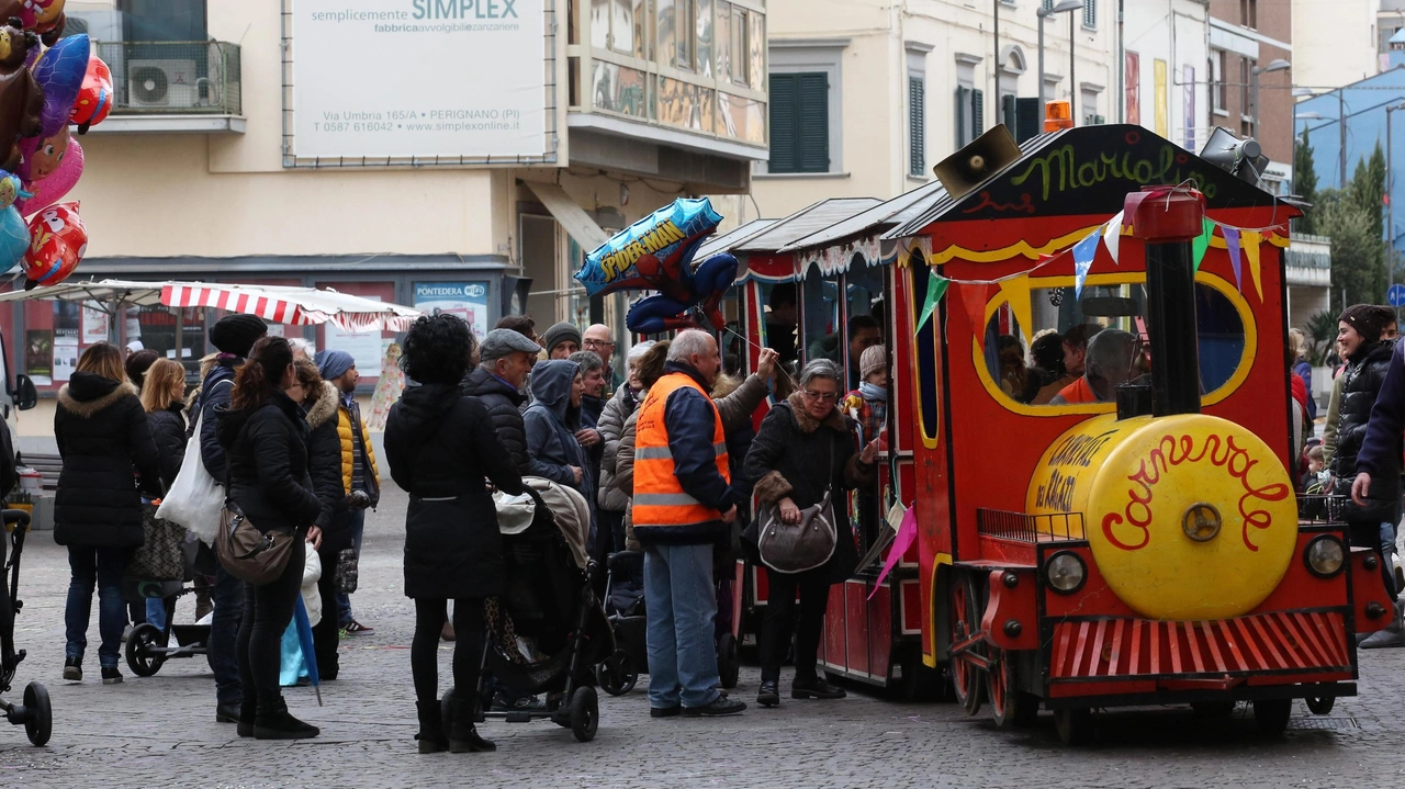 Il carnevale a Pontedera una foto risalente al 2016 (foto d’archivio Germogli)