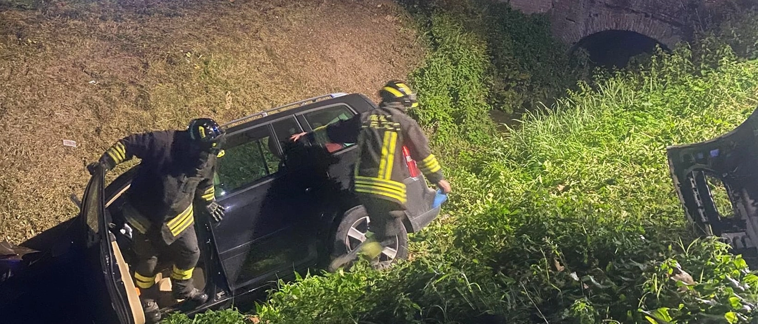 E’ successo a Cascina, in provincia di Pisa. Sull'altra vettura il conducente è riuscito a uscire dall'abitacolo senza conseguenze