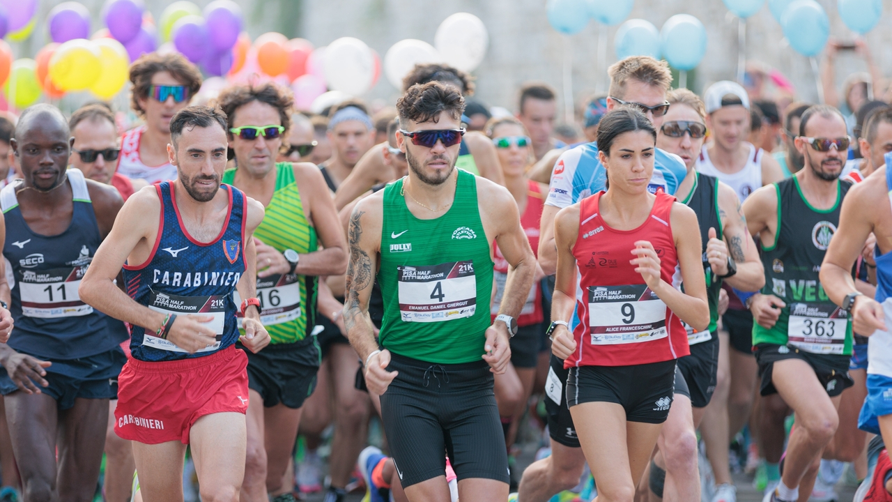 Una maratona a Pisa (foto Del Punta/ Valtriani) 