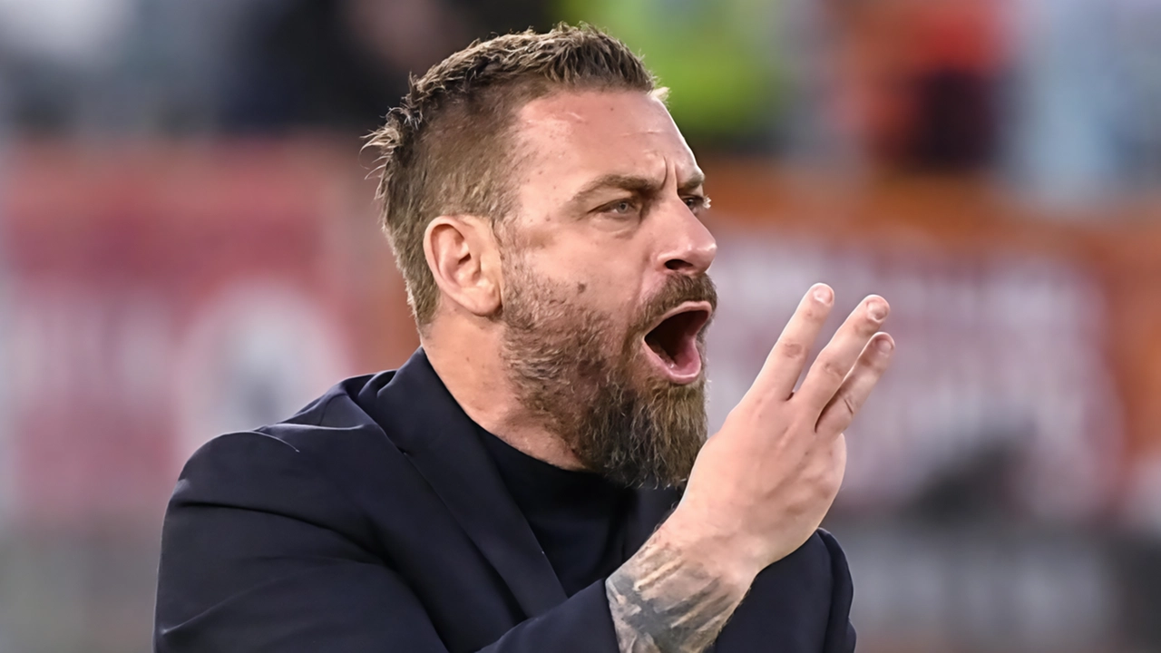 L’ex campione del mondo Daniele De Rossi, 41 anni, da qualche settimana presidente dell’Ostiamare, squadra in cui ha iniziato a giocare a calcio