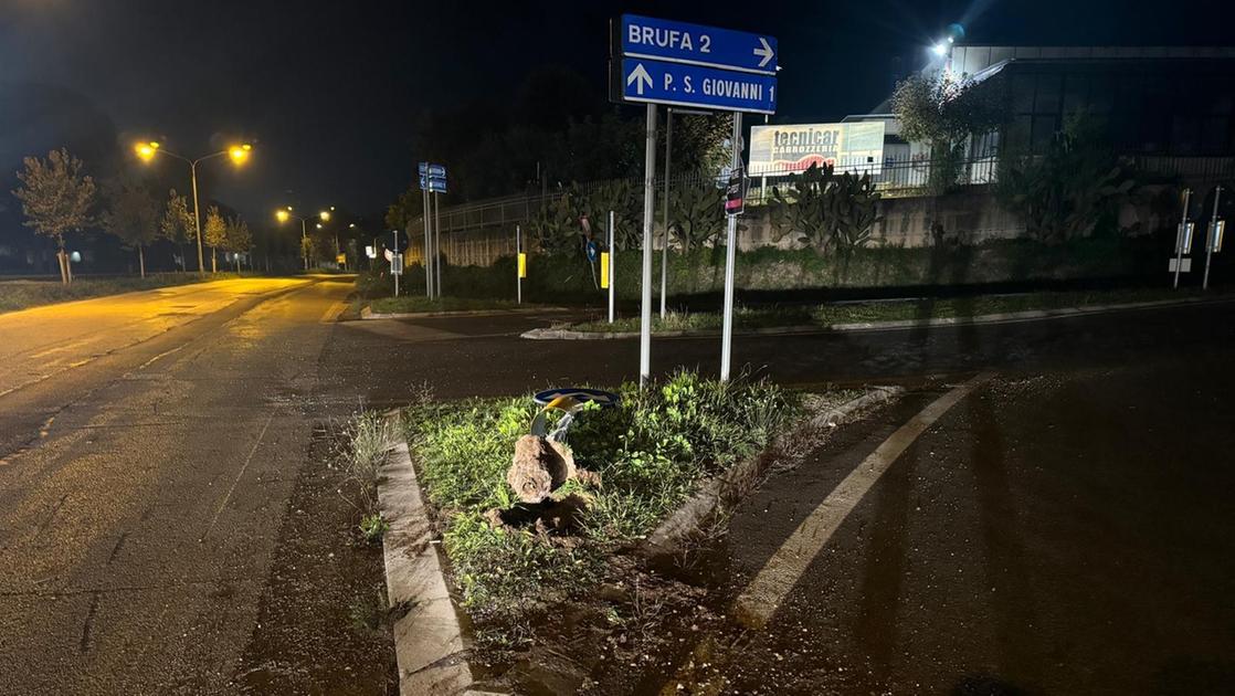 Tragico schianto tra auto e moto. Muore 18enne, ora si cercano le responsabilità