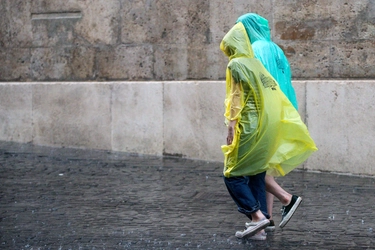 Allerta meteo in Toscana: parchi, scuole, eventi annullati. I provvedimenti dei comuni