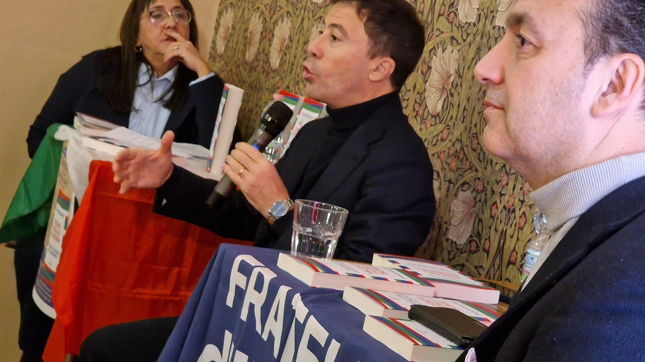 Valentina Conte, Italo Bocchino e Alessandro Capecchi durante la presentazione del libro (Acerboni/fotoCastellani)