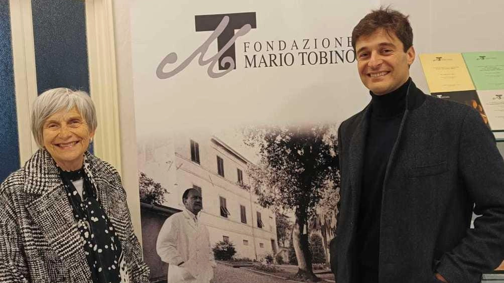 Lino Guanciale visita le stanze di Tobino. Nella fiction Rai sarà il medico psichiatra