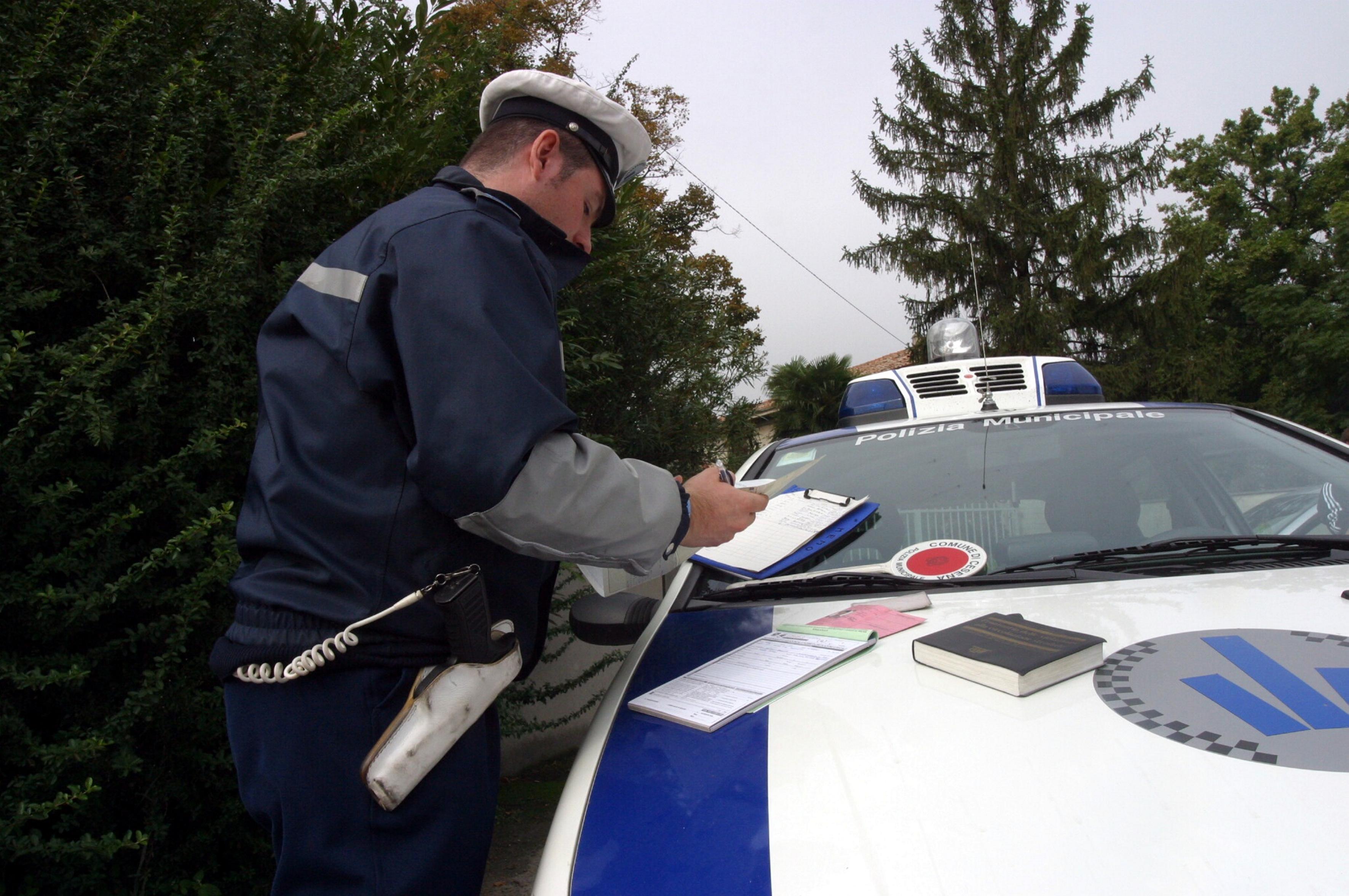 Gli ritrovano il motorino rubato. Ma per riaverlo dovrà sborsare maxi cifra al deposito