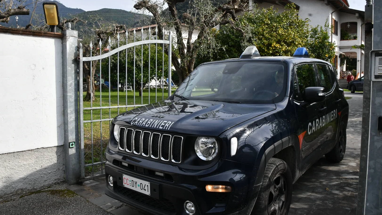 Montignoso, carabinieri sul posto (Foto Nizza)