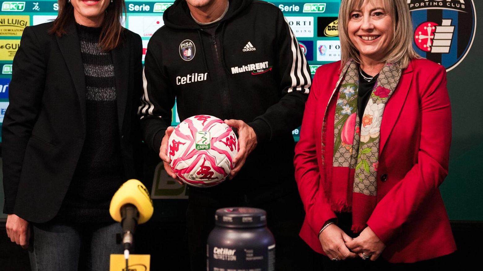 La Serie B dà un calcio alla violenza. Il Pisa giocherà col pallone rosso