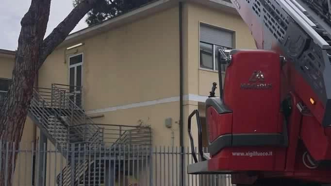 I vigili del fuoco del distaccamento di Viareggio, ieri mattina a partire dalle 7.30, sono intervenuti in via F. Lenci...