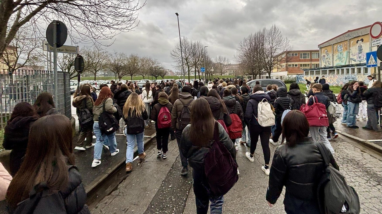 Carriera alias, un regolamento introdotto in alcune scuole superiori, tra cui il liceo Montale di Pontedera