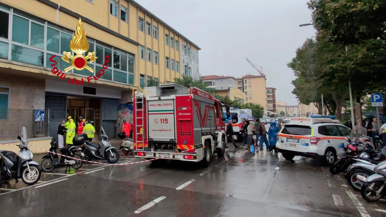 Tra studenti e prof, ai piani inferiori c'è un cantiere