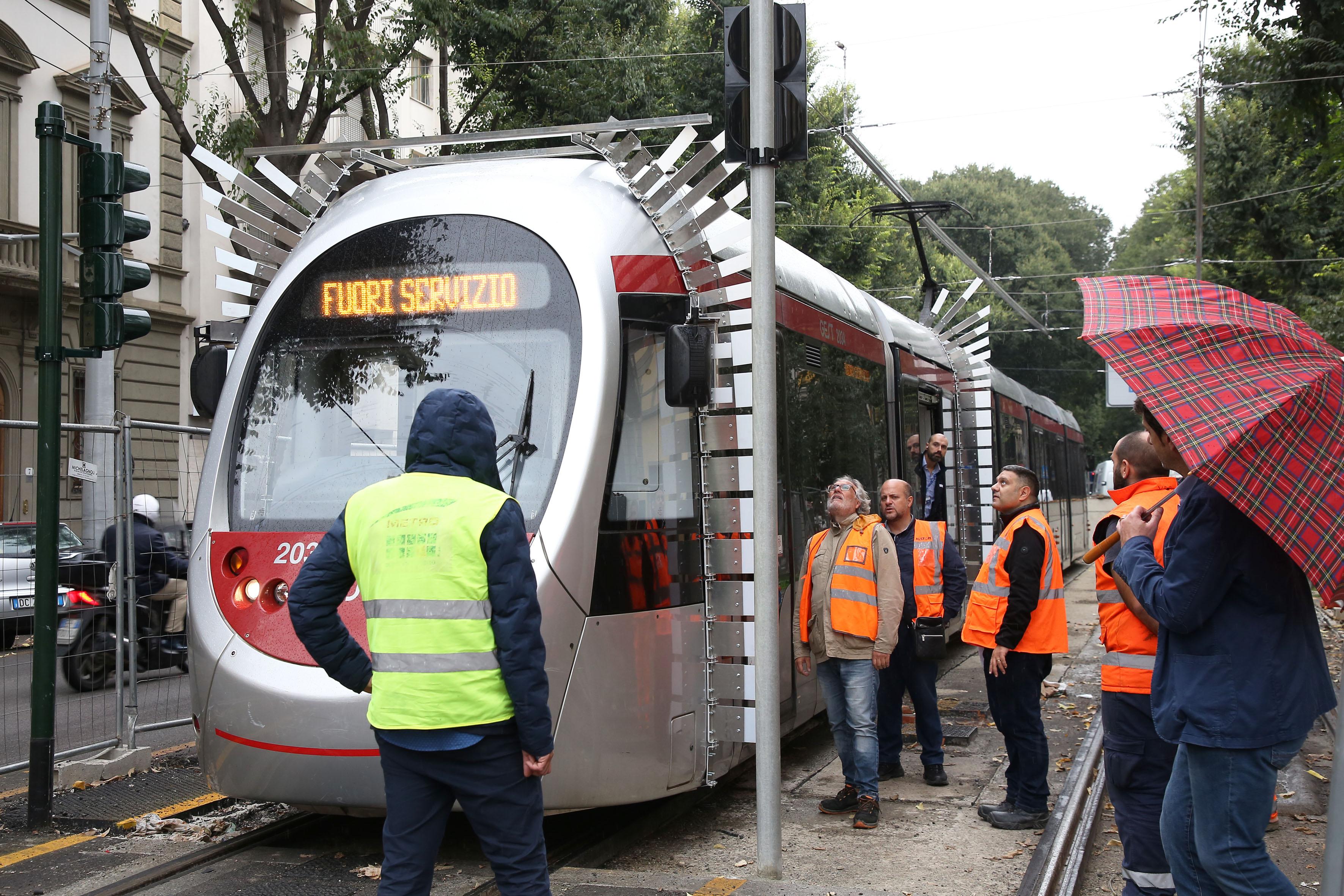 https://www.lanazione.it/image-service/view/acePublic/alias/contentid/OWIyOTIyNjctNDgyMS00/0/le-prove-di-sagoma-limite-sulla-linea-tramviaria-della-variante-al-centro-storico-new-press-photo.jpeg