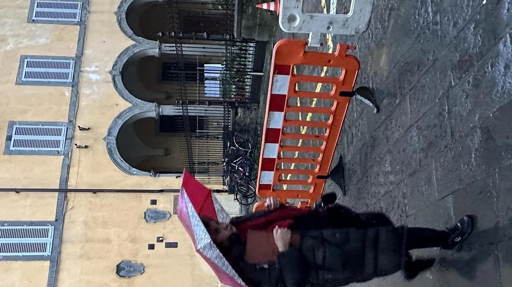 La chiusura immediata della Biblioteca Statale è scattata dopo una segnalazione fatta dalla Soprintendenza (foto Alcide)