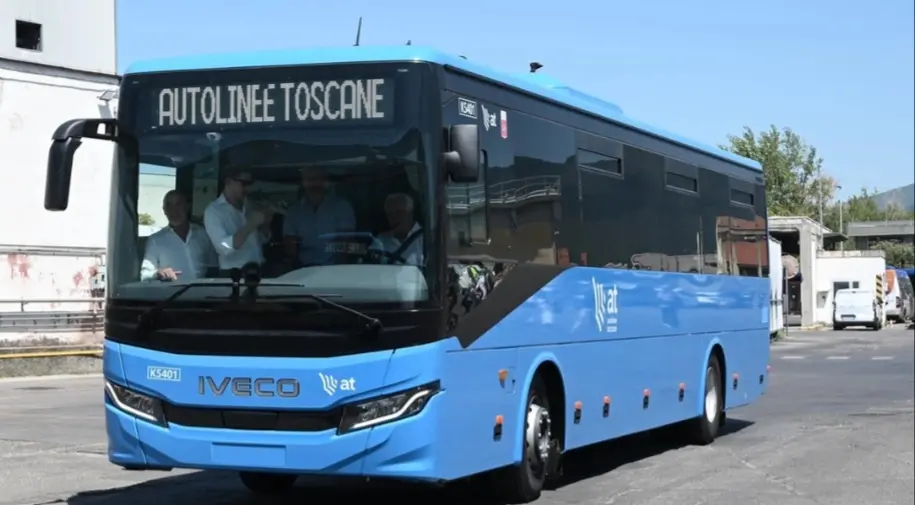 Sul bus si paga con Iphone o Apple Watch, la novità di Autolinee Toscane